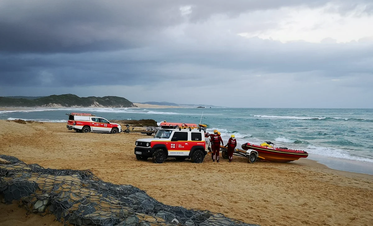 emergency volunteers at beach