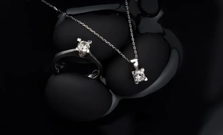 luxurious-silver-and-diamond-jewelry-set
