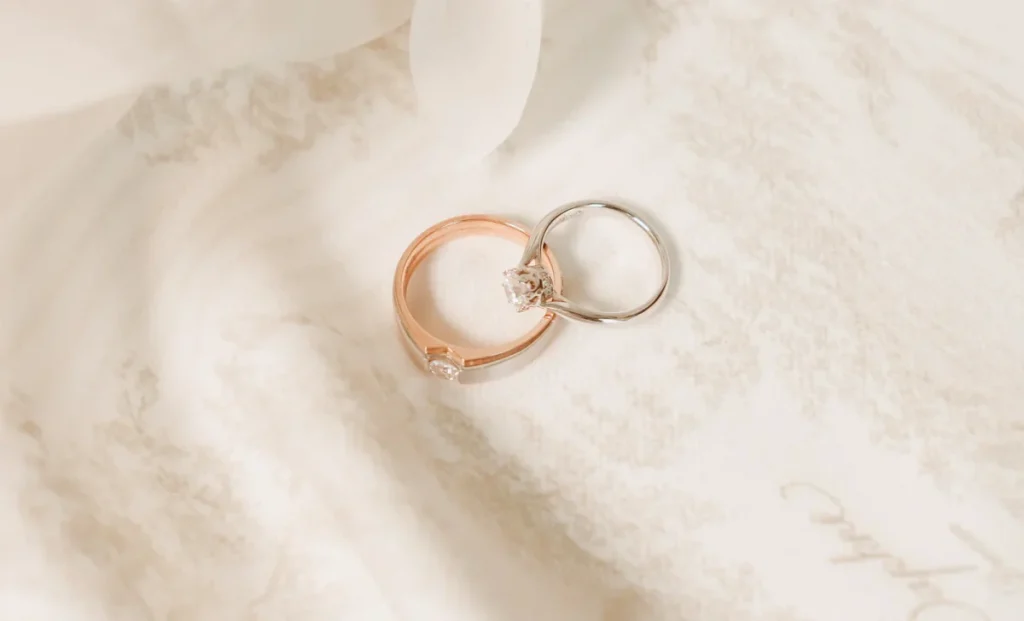 coloured-gemstone-engagement-rings