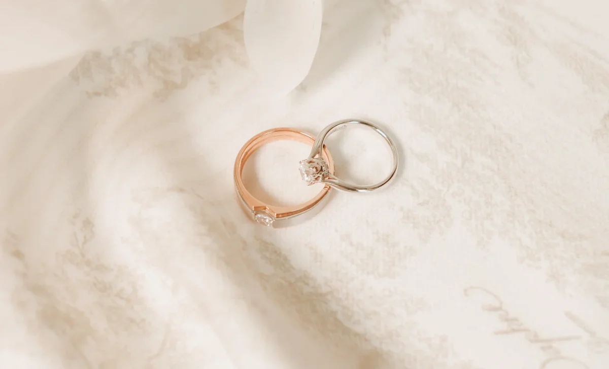 coloured-gemstone-engagement-rings